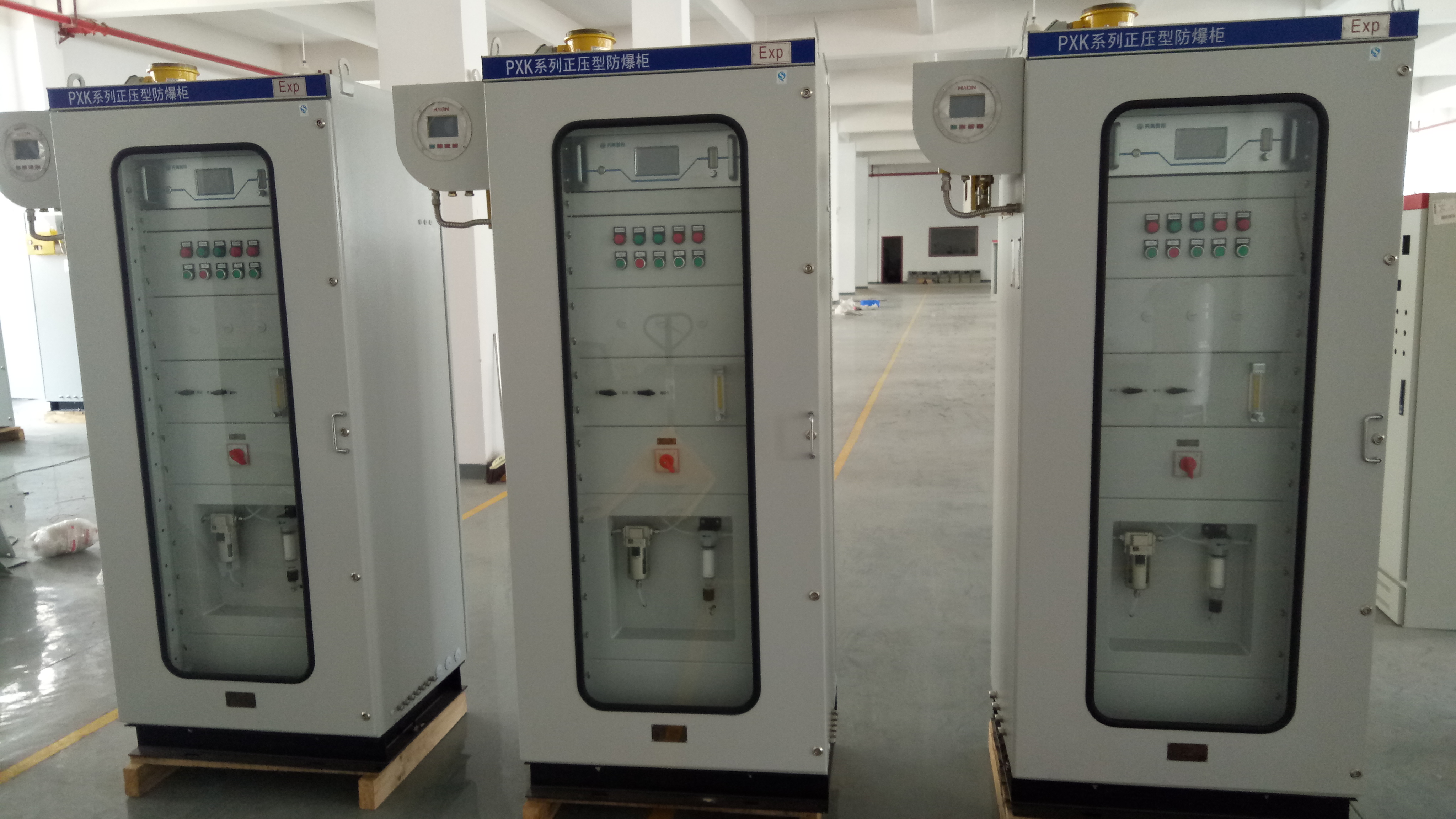 天禹智控正壓防爆機(jī)柜現(xiàn)場照片